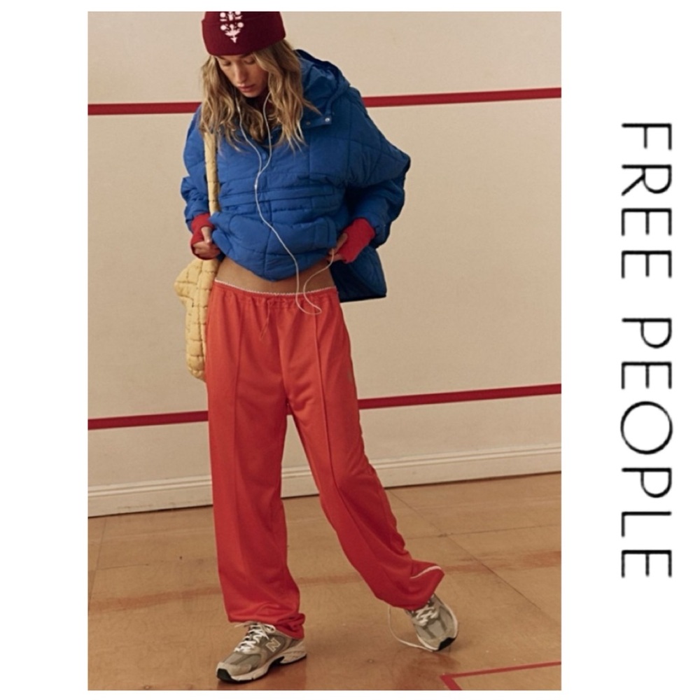 🚩NwT’s-$98 FREE PEOPLE Roll With It Pants M Relaxed Fiery Red Cool & Casual Pant